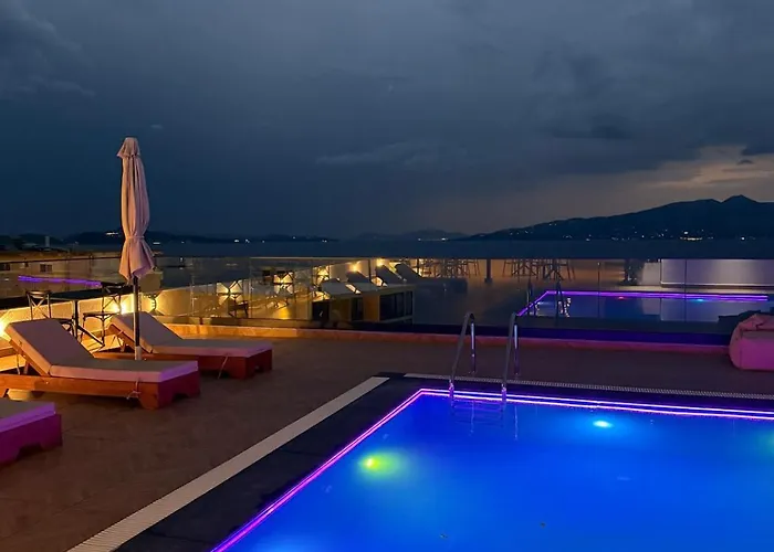Le Caprice Sun & Sea Apartment